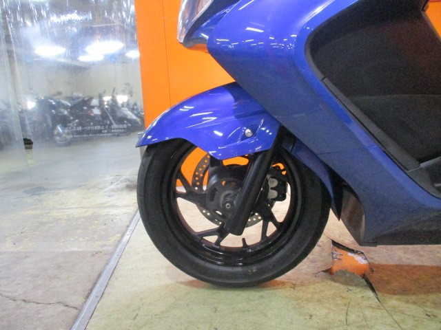 ホイールもこの通り状態グッド！フォークのアウターまでもが綺麗な一台！勿論通販も大歓迎の一台ですよ！！